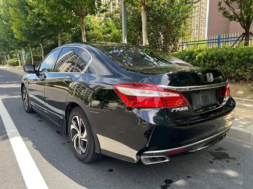 Honda Accord — миниатюра 7