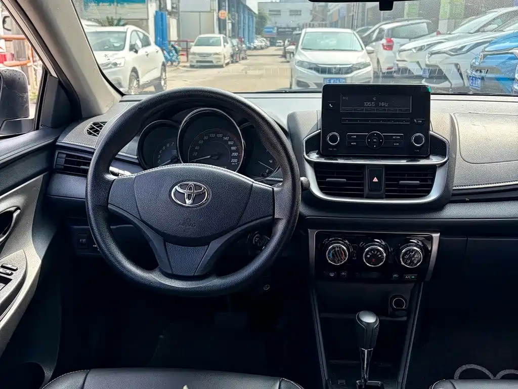 Toyota Yaris L — миниатюра 10