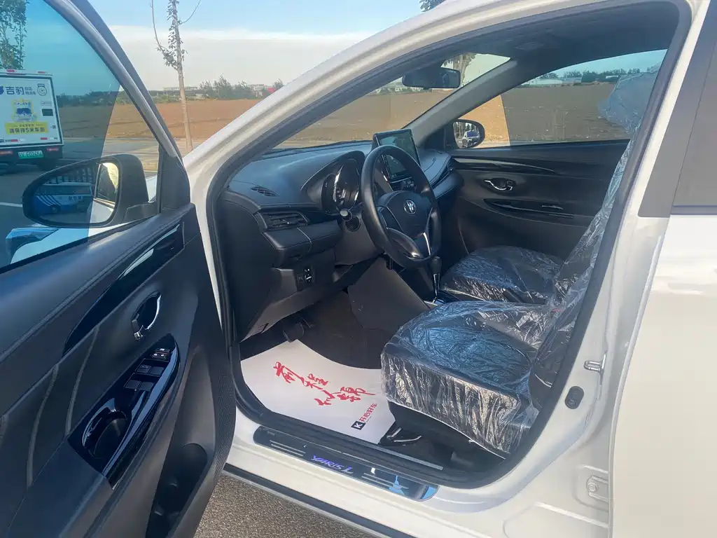 Toyota Yaris L — миниатюра 4