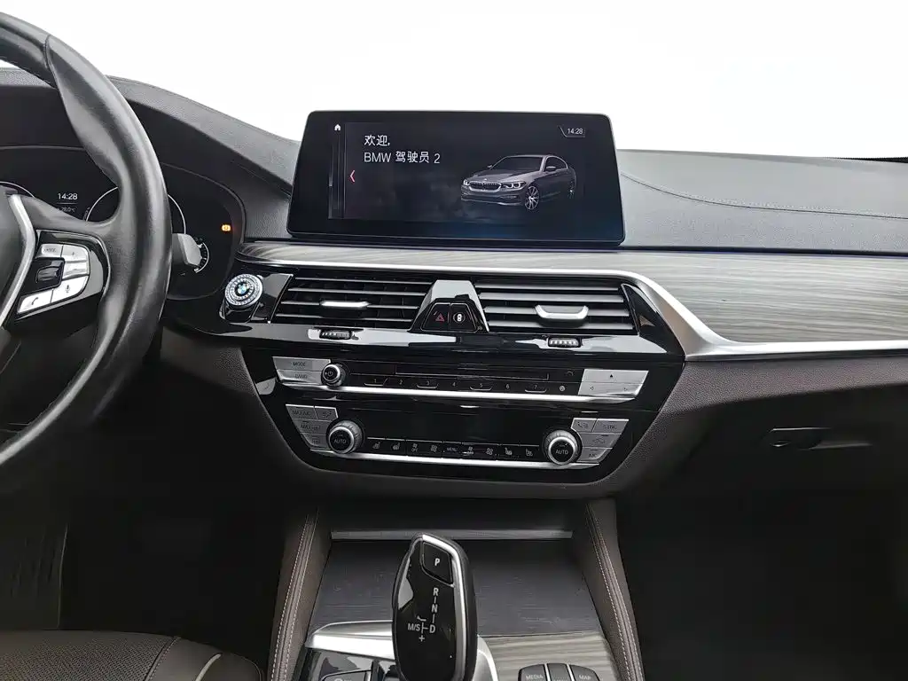 BMW 5 Series New Energy — миниатюра 12