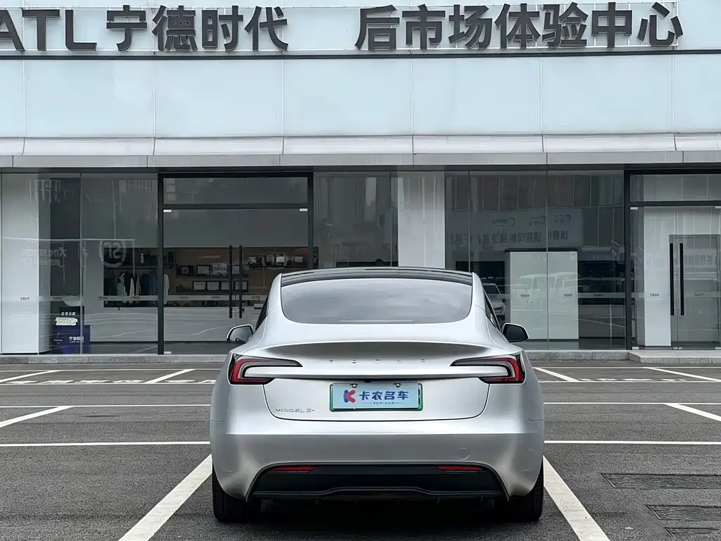 Tesla Model 3 — миниатюра 4