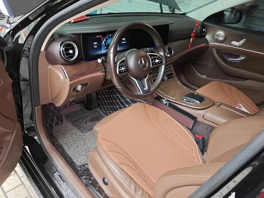 Mercedes-Benz E-Class — миниатюра 9