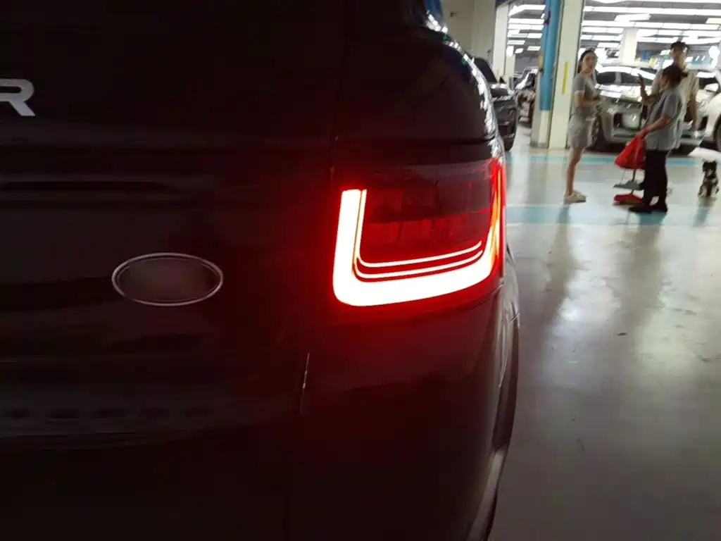 Land Rover Sport PHEV — миниатюра 8