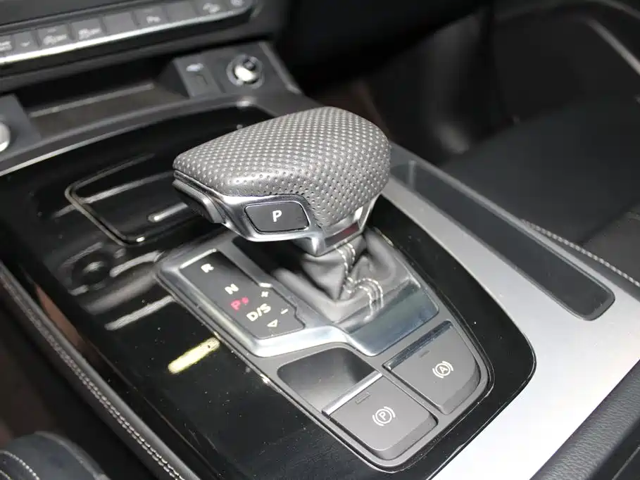 Audi Q5L id 4599700 из Китая 14