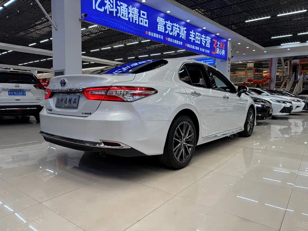 TOYOTA CAMRY