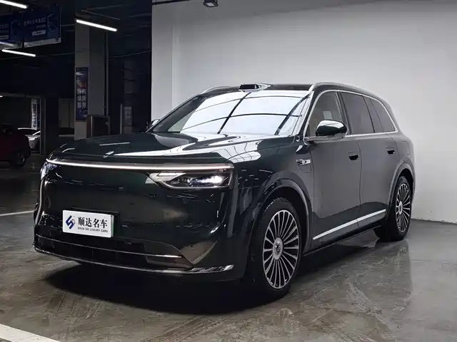 2025 Huawei M8
