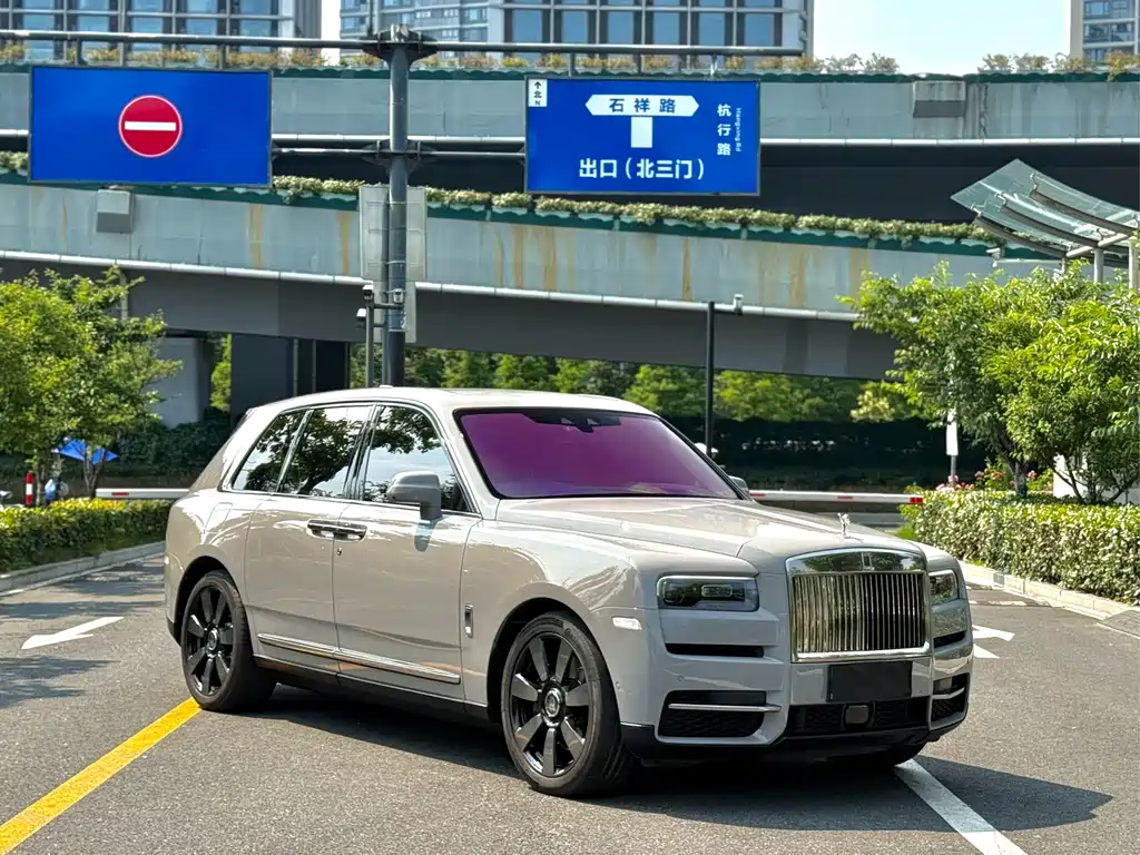 Rolls-Royce Cullinan 2018 мест