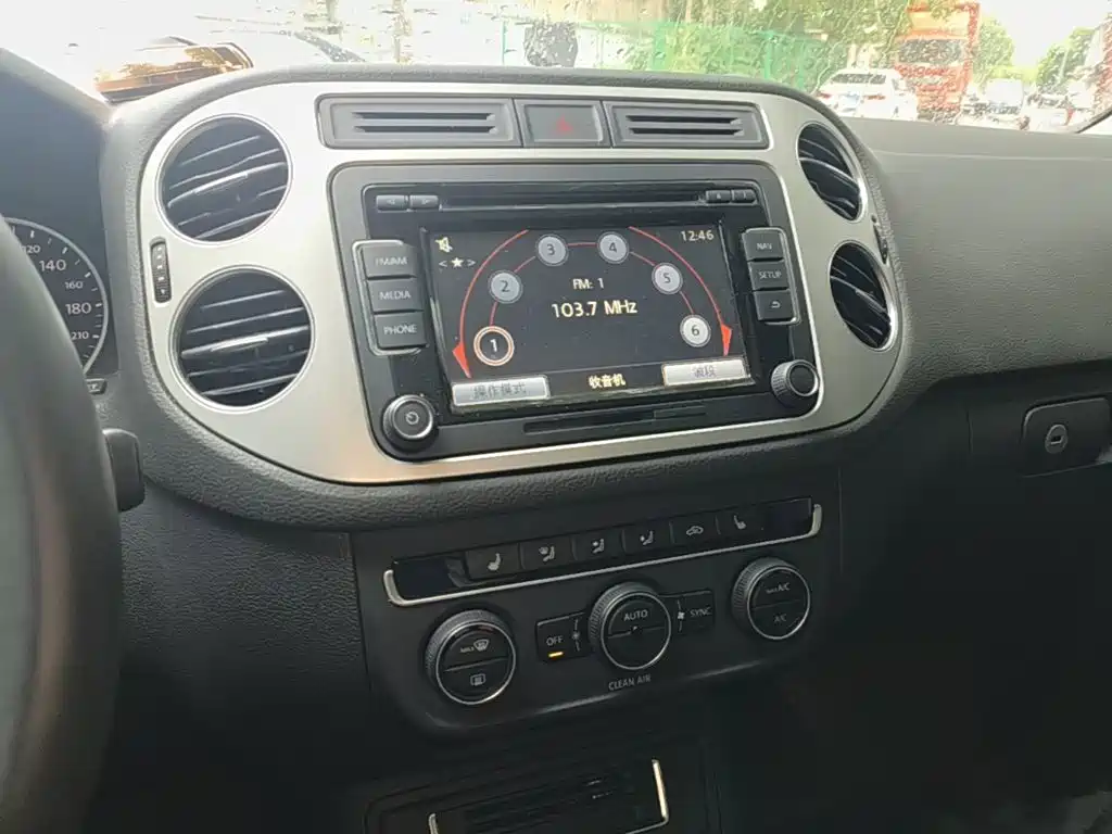 Volkswagen Tiguan — миниатюра 13