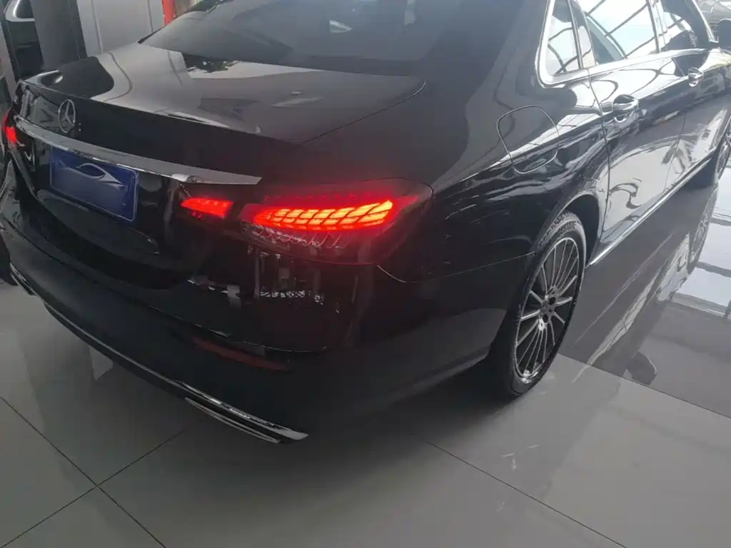 Mercedes-Benz E-Class — миниатюра 8