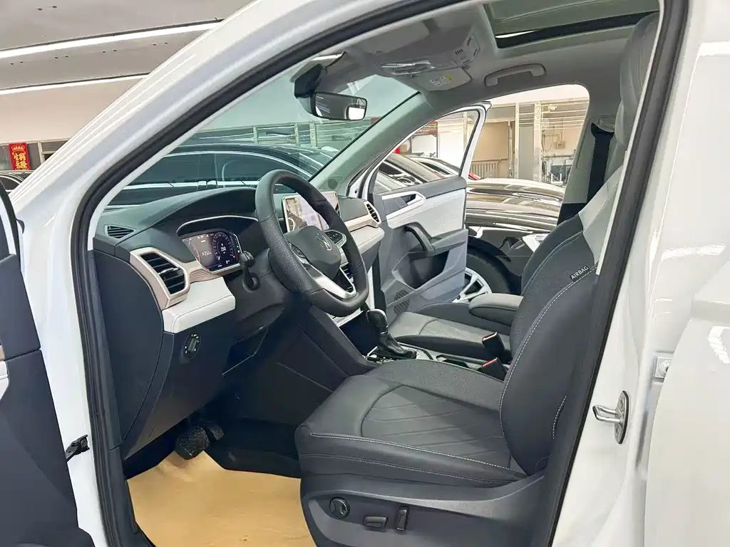 Volkswagen Tharu — миниатюра 7