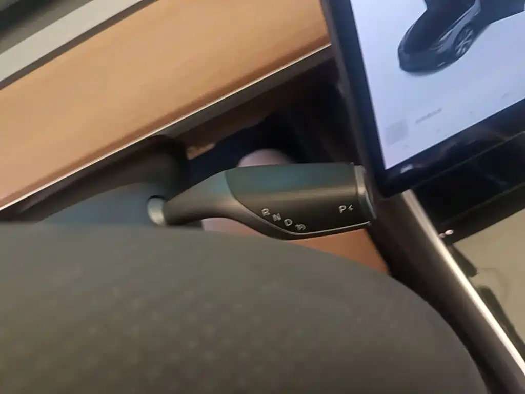 Tesla Model 3 — миниатюра 14