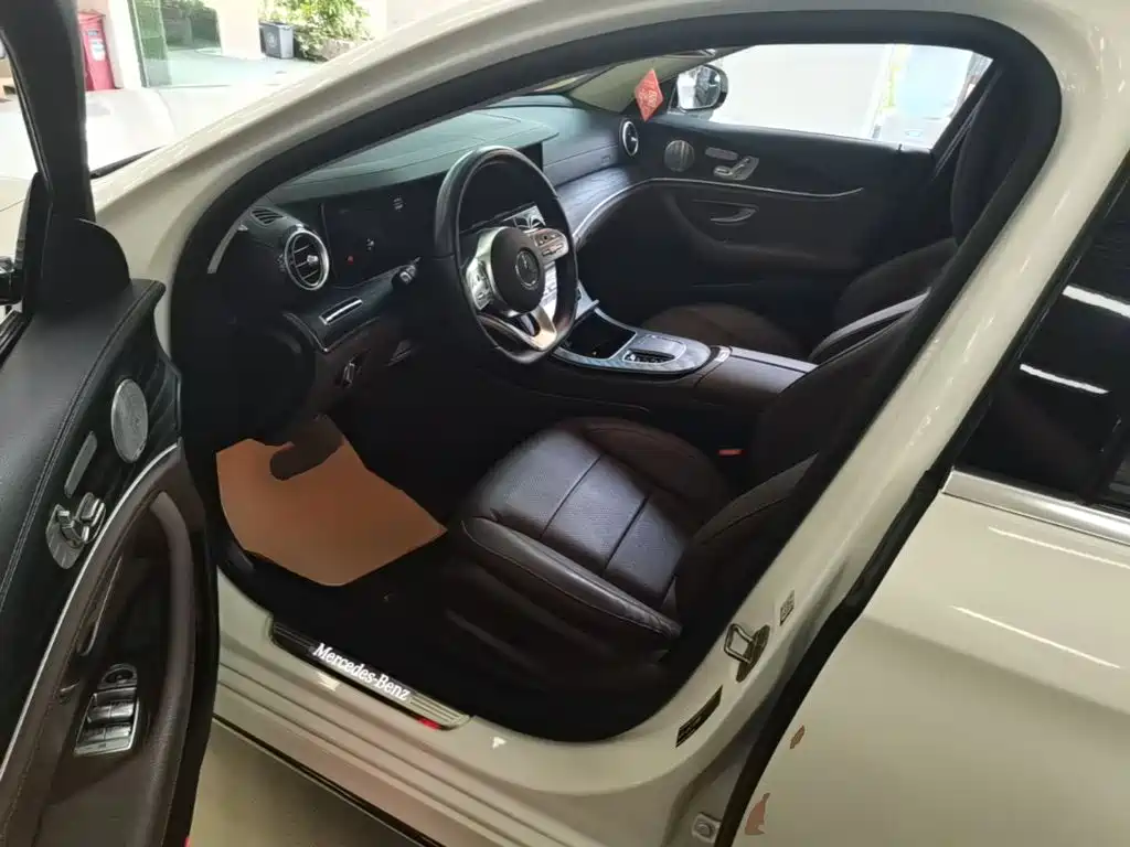 Mercedes-Benz E-Class — миниатюра 15