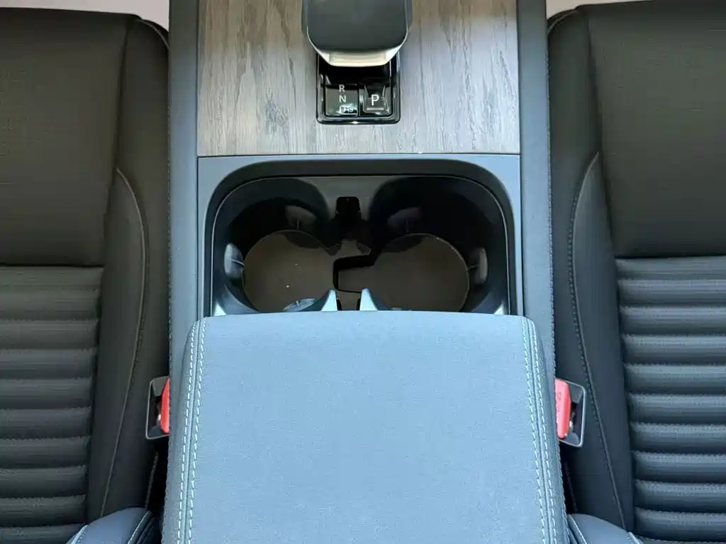 Land Rover Discovery Sport — миниатюра 9