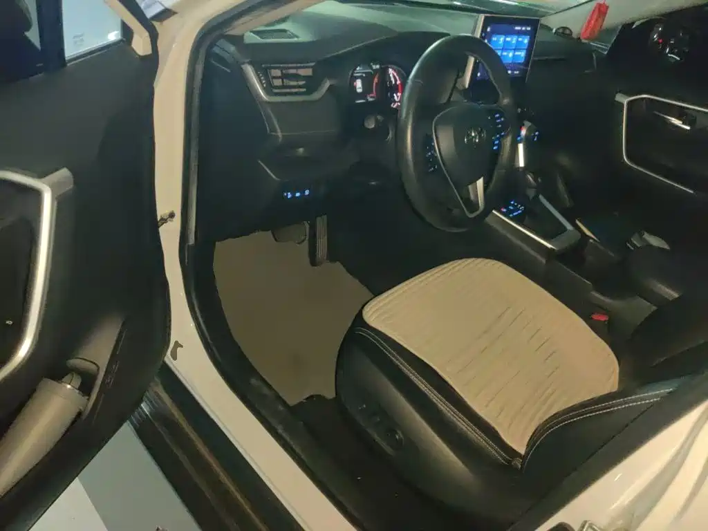 Toyota RAV4 — миниатюра 13