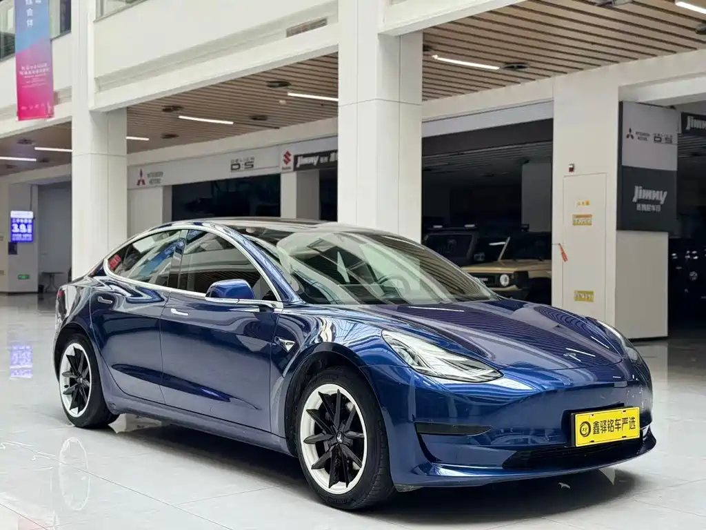 Tesla Model 3 — миниатюра 3