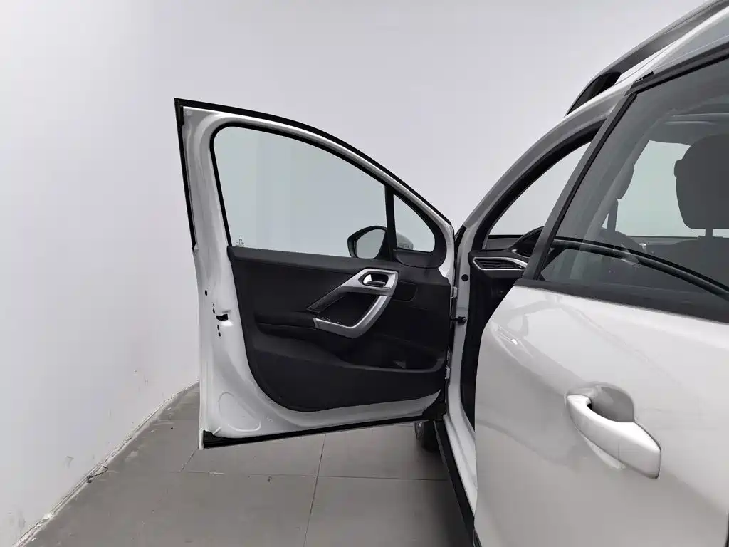 Peugeot 2008 — миниатюра 8