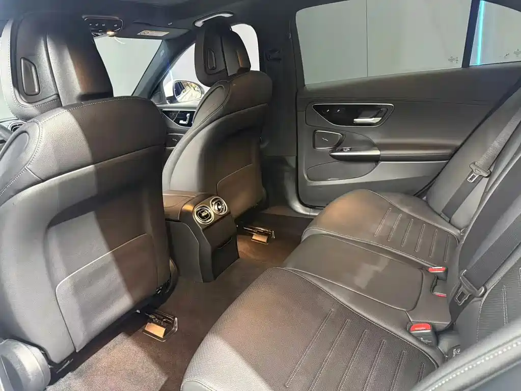 Mercedes-Benz C-Class — миниатюра 10