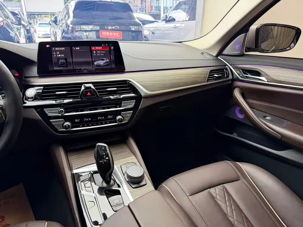 BMW 5 Series — миниатюра 9