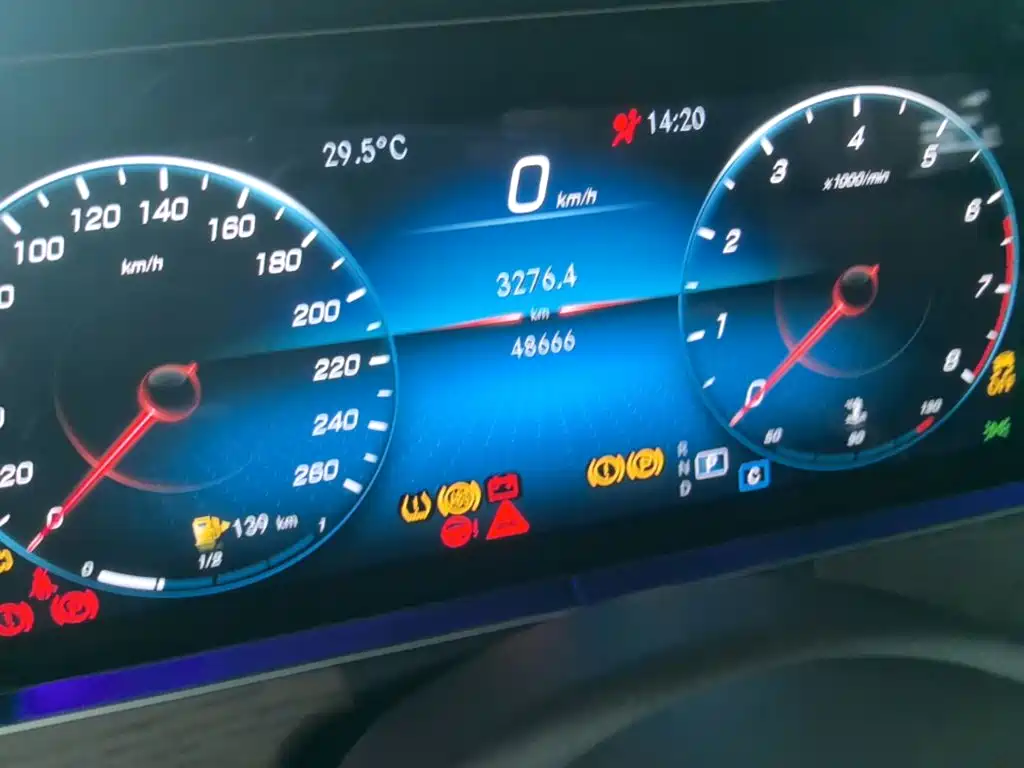 Mercedes-Benz E-Class — миниатюра 12