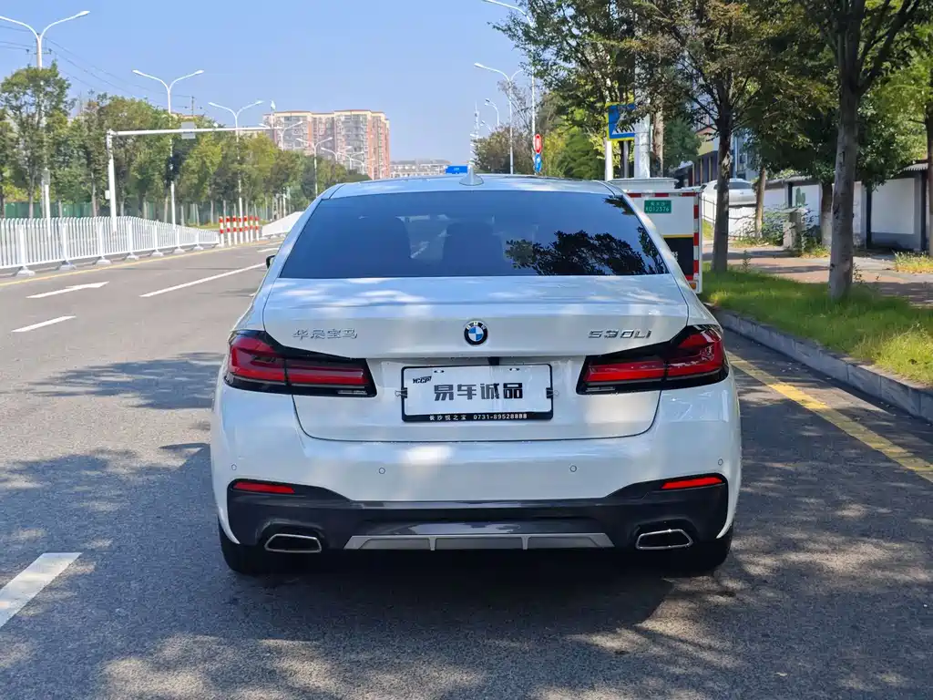 BMW 5 Series — миниатюра 5