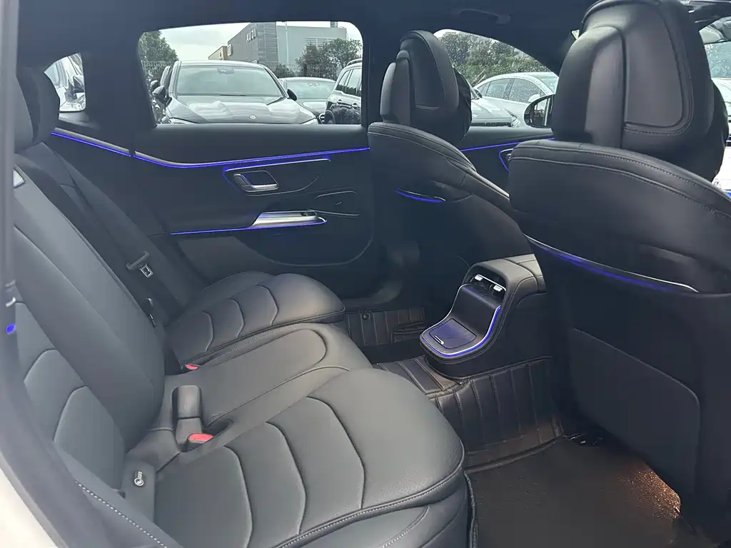 Mercedes-Benz E-Class — миниатюра 11
