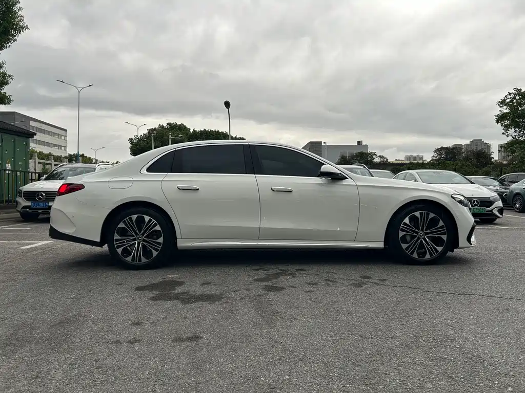 Mercedes-Benz E-Class — миниатюра 14