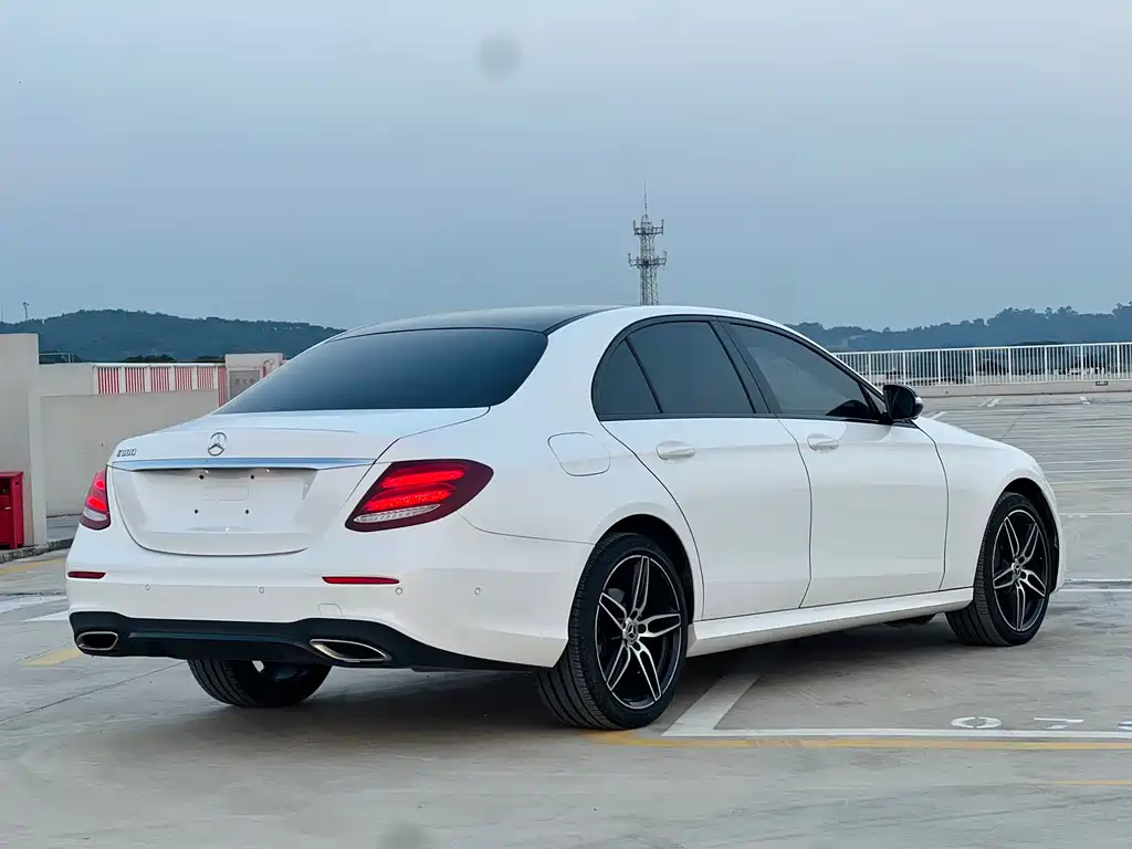 Mercedes-Benz E-Class — миниатюра 7