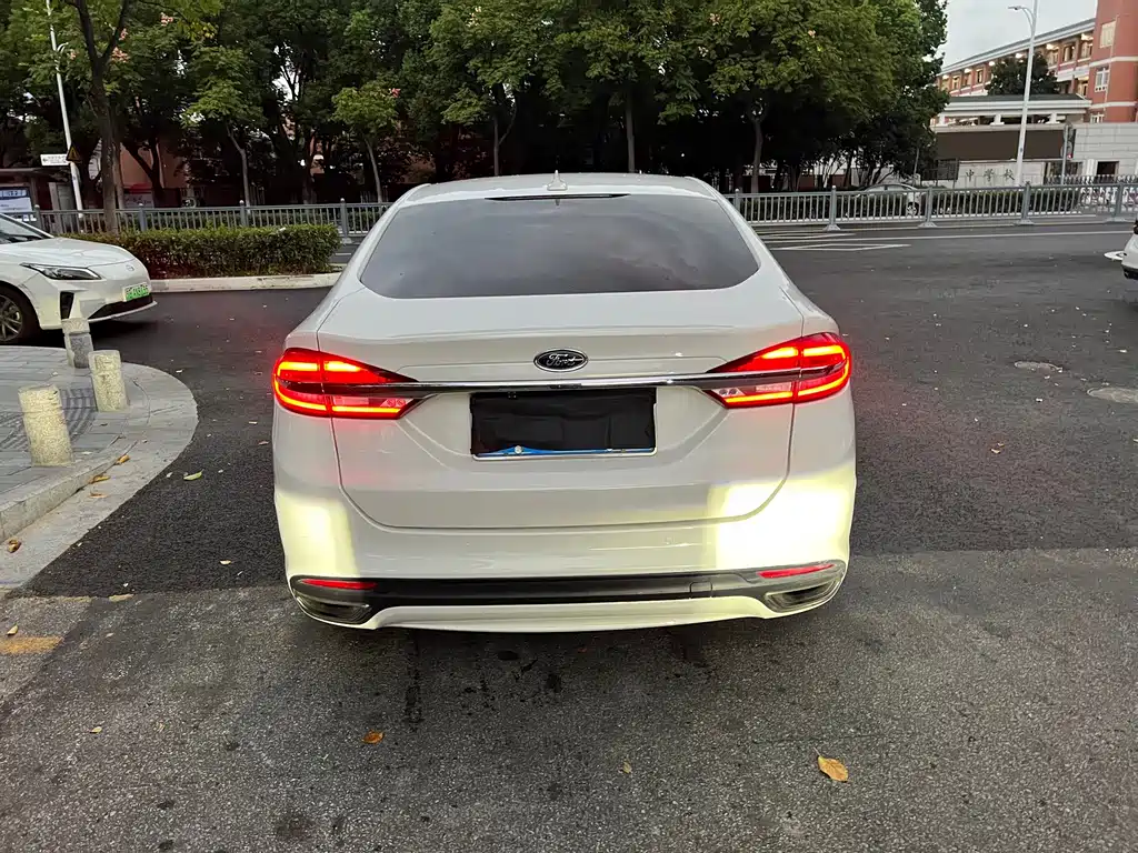 Ford Mondeo — миниатюра 6