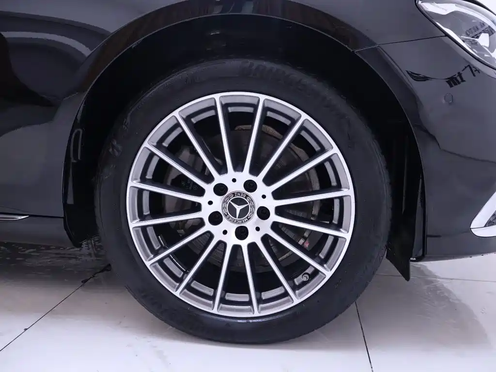 Mercedes-Benz E-Class — миниатюра 6