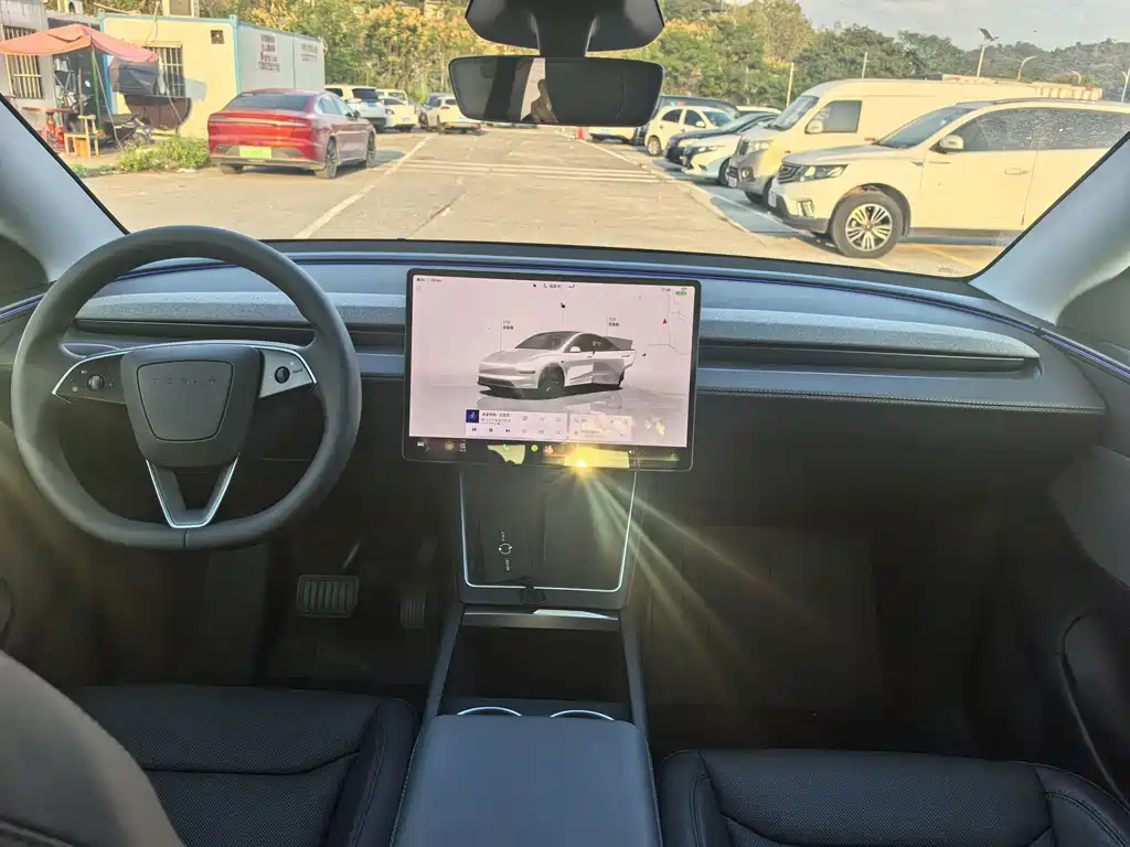 Tesla Model Y — миниатюра 5