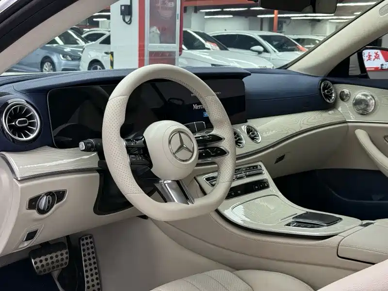 Mercedes-Benz E-Class (Import) — миниатюра 4