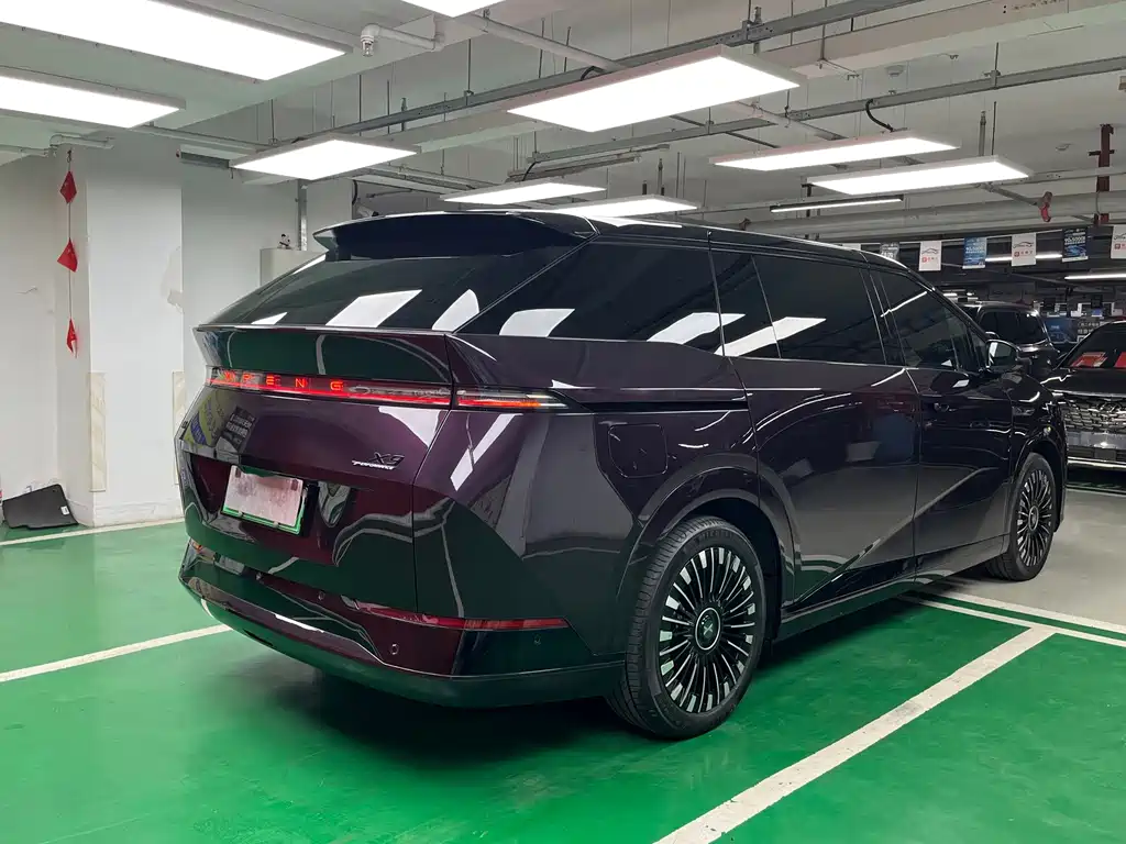 XPeng X9 — миниатюра 5