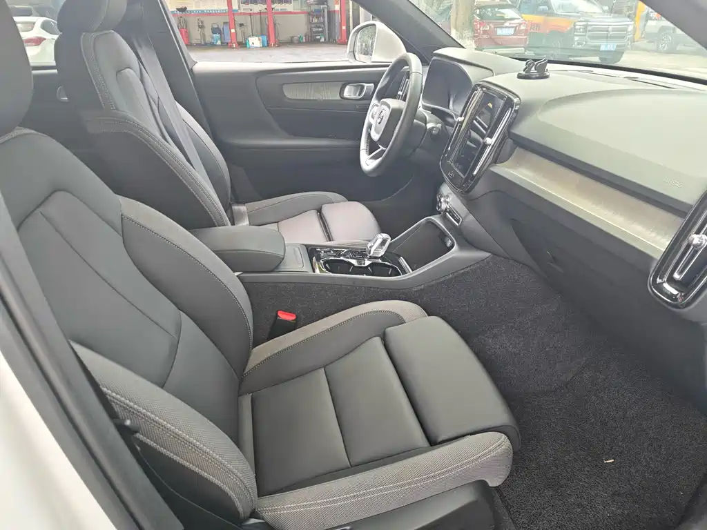 Volvo XC40 — миниатюра 9