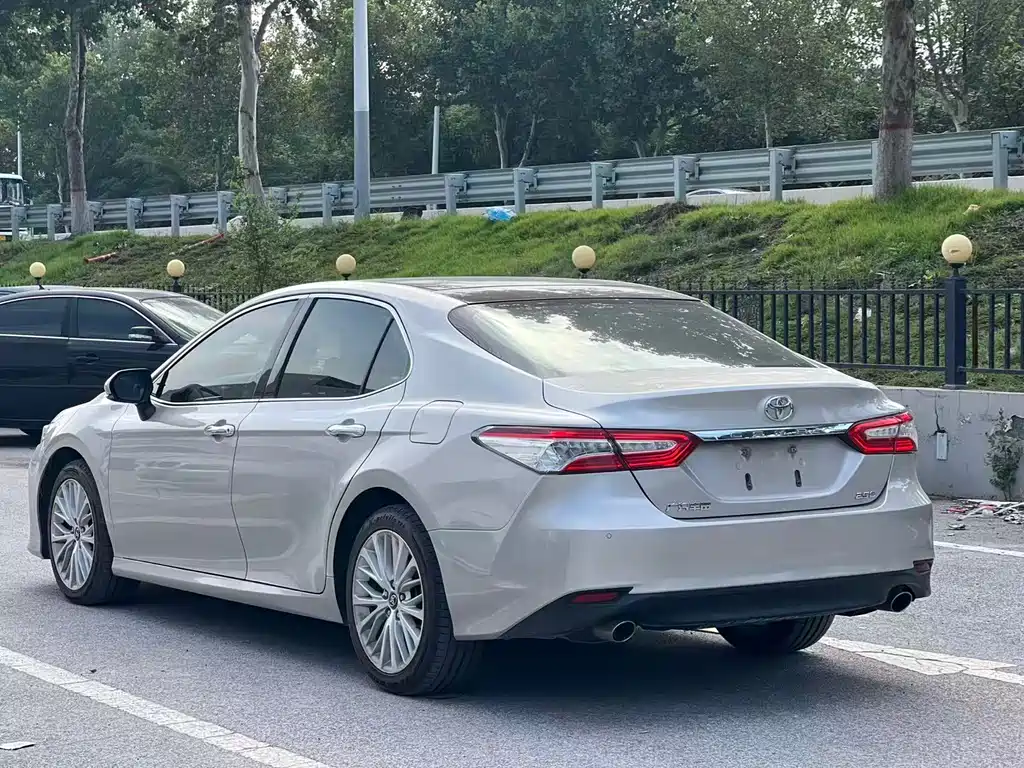 TOYOTA CAMRY