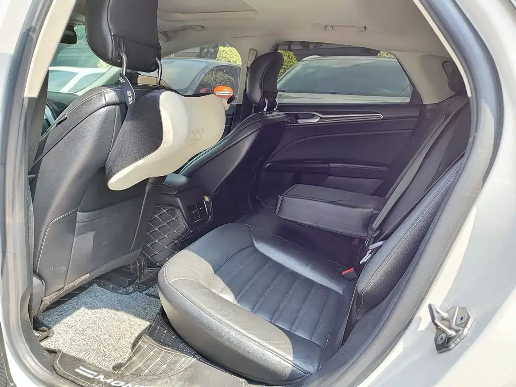 Ford Mondeo — миниатюра 7