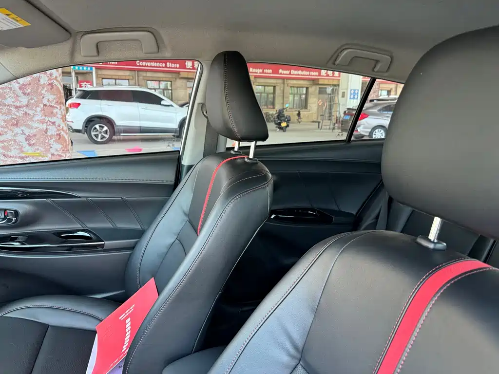 Toyota Yaris L — миниатюра 6