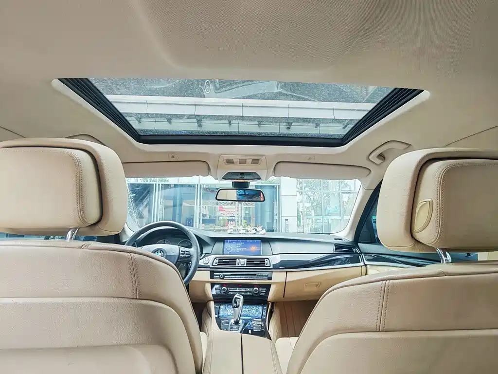 BMW 5 Series — миниатюра 9