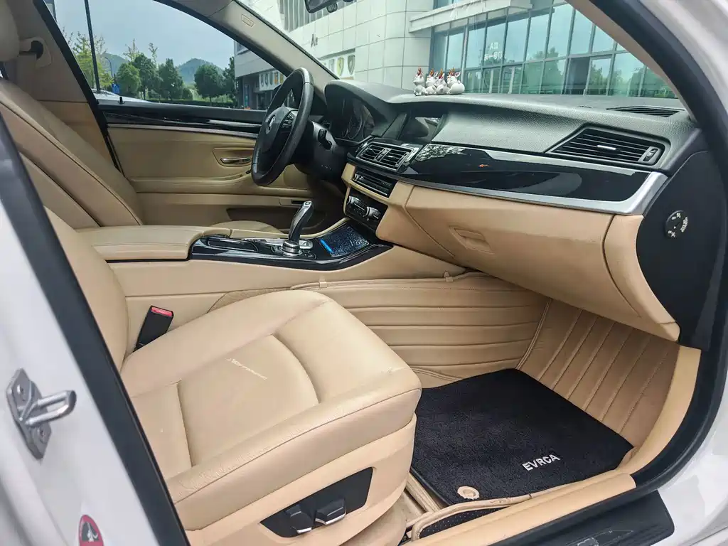 BMW 5 Series — миниатюра 10