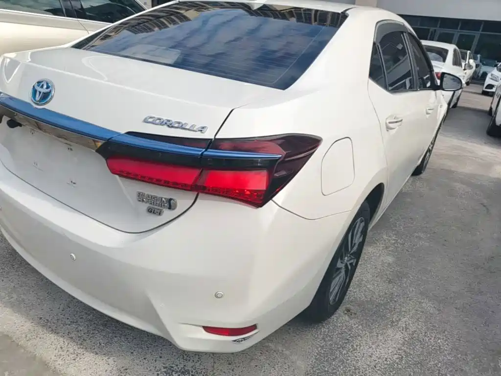 Toyota Corolla Hybrid — миниатюра 8