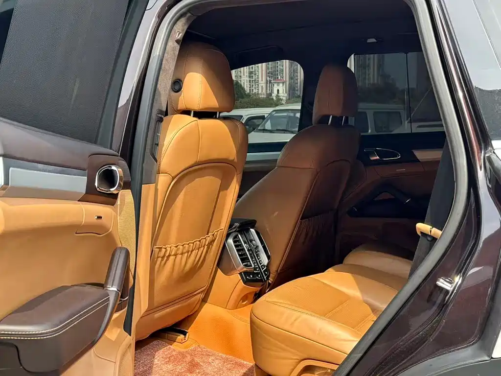 Porsche Cayenne — миниатюра 6