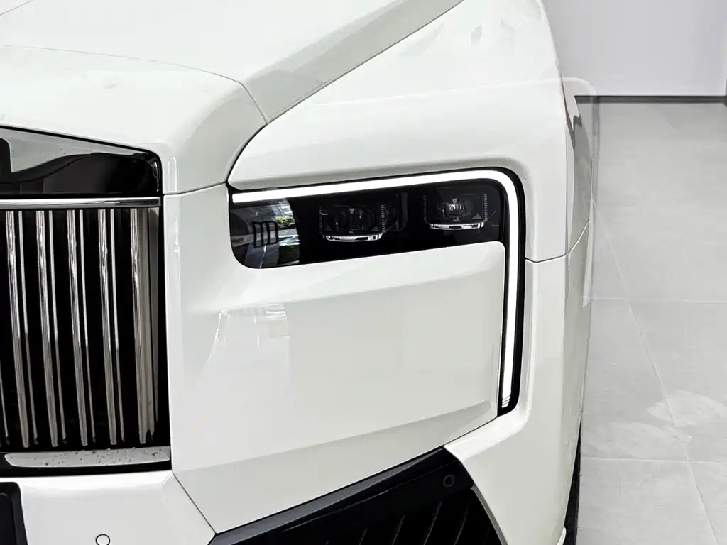 Rolls-Royce Cullinan — миниатюра 17