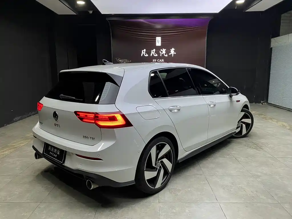 Volkswagen Golf GTI — миниатюра 9