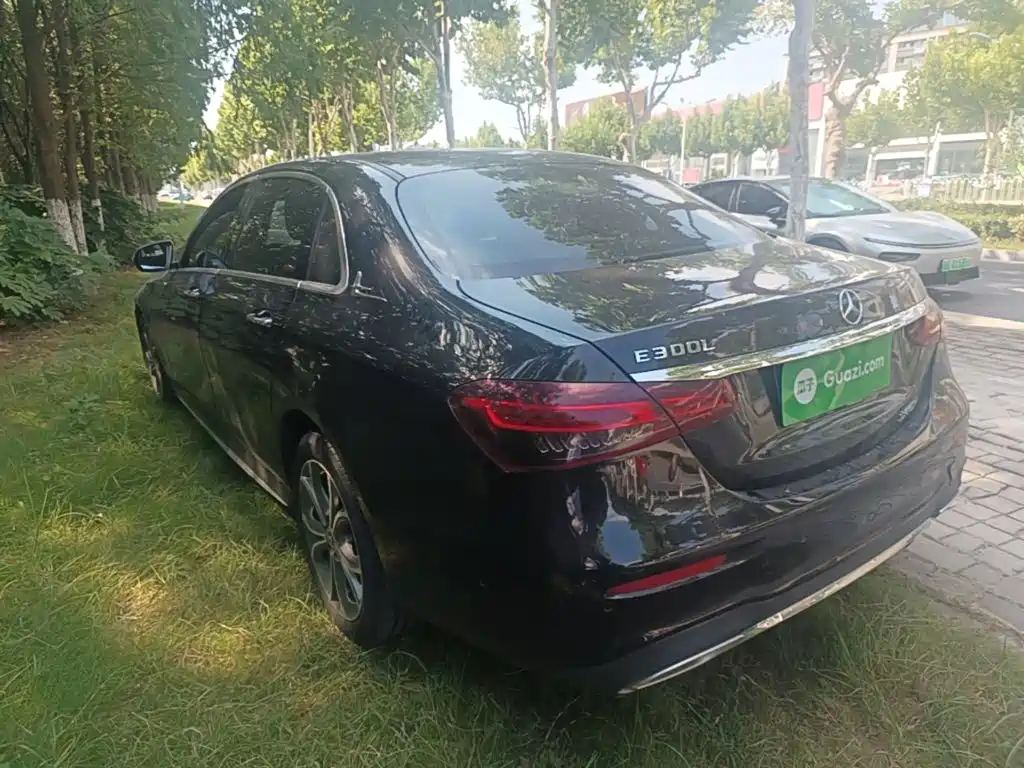 Mercedes-Benz E-Class — миниатюра 5