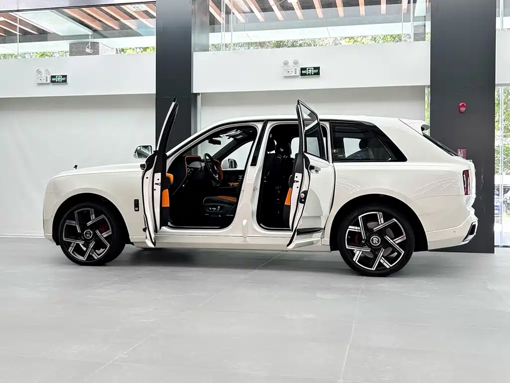 Rolls-Royce Cullinan — миниатюра 13