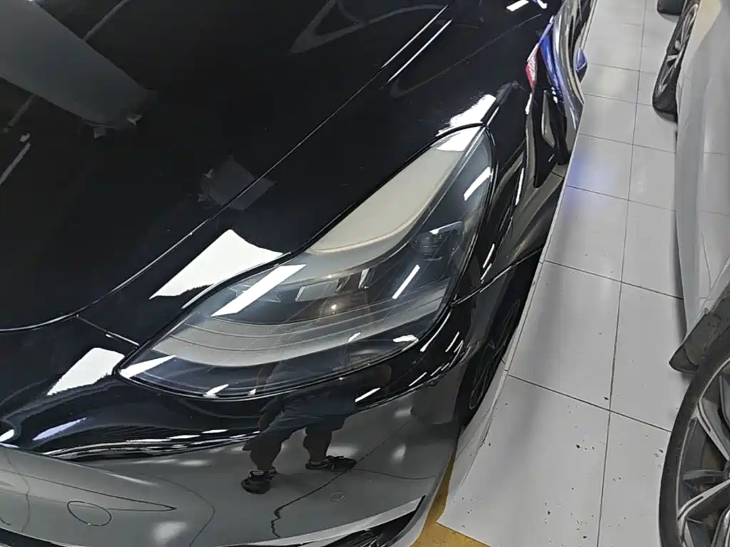 Tesla Model Y — миниатюра 24