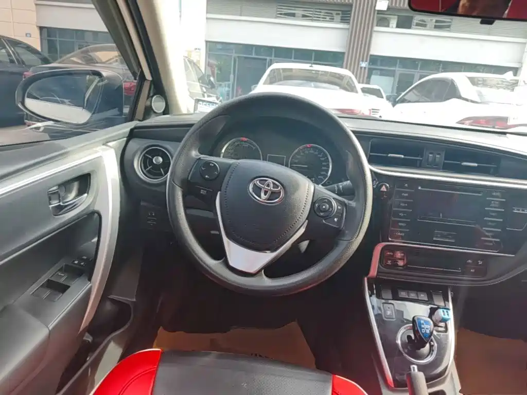 Toyota Corolla Hybrid — миниатюра 11