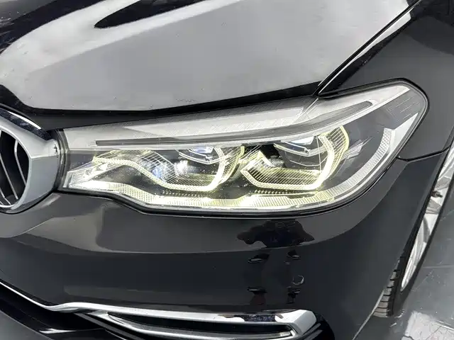 BMW 5 Series — миниатюра 20