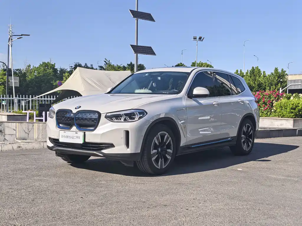 BMW iX3 2021