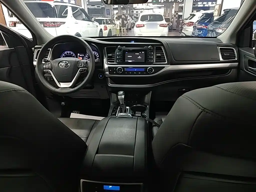 Toyota Highlander 2018 2.0T Luxury 7 мест V