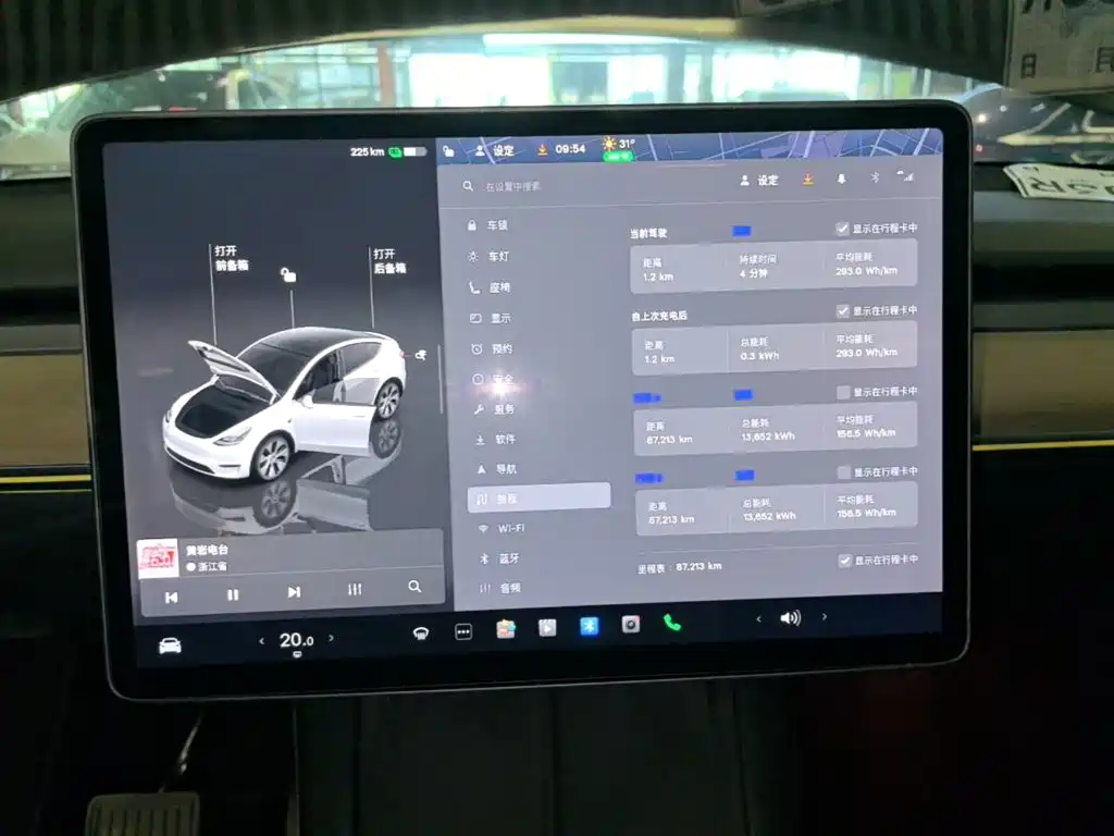 Tesla Model Y — миниатюра 12